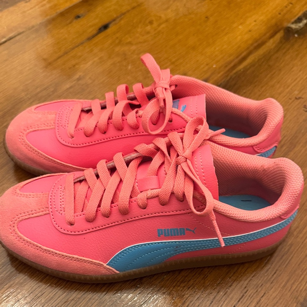 Very Comfortable Pink Sneakers with Blue Details